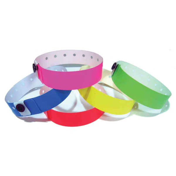Pulseras plásticas con cierre a presión