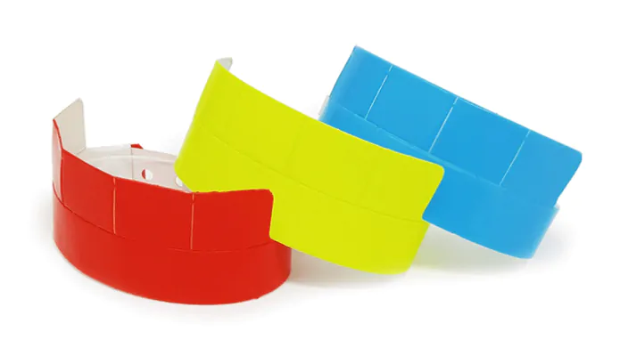 Pulseras plásticas con cupón sin impresión